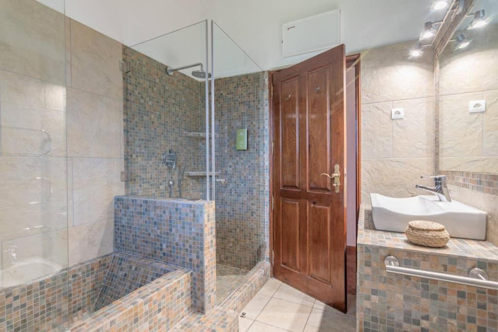 Villa Charme Pera Bagian luar foto